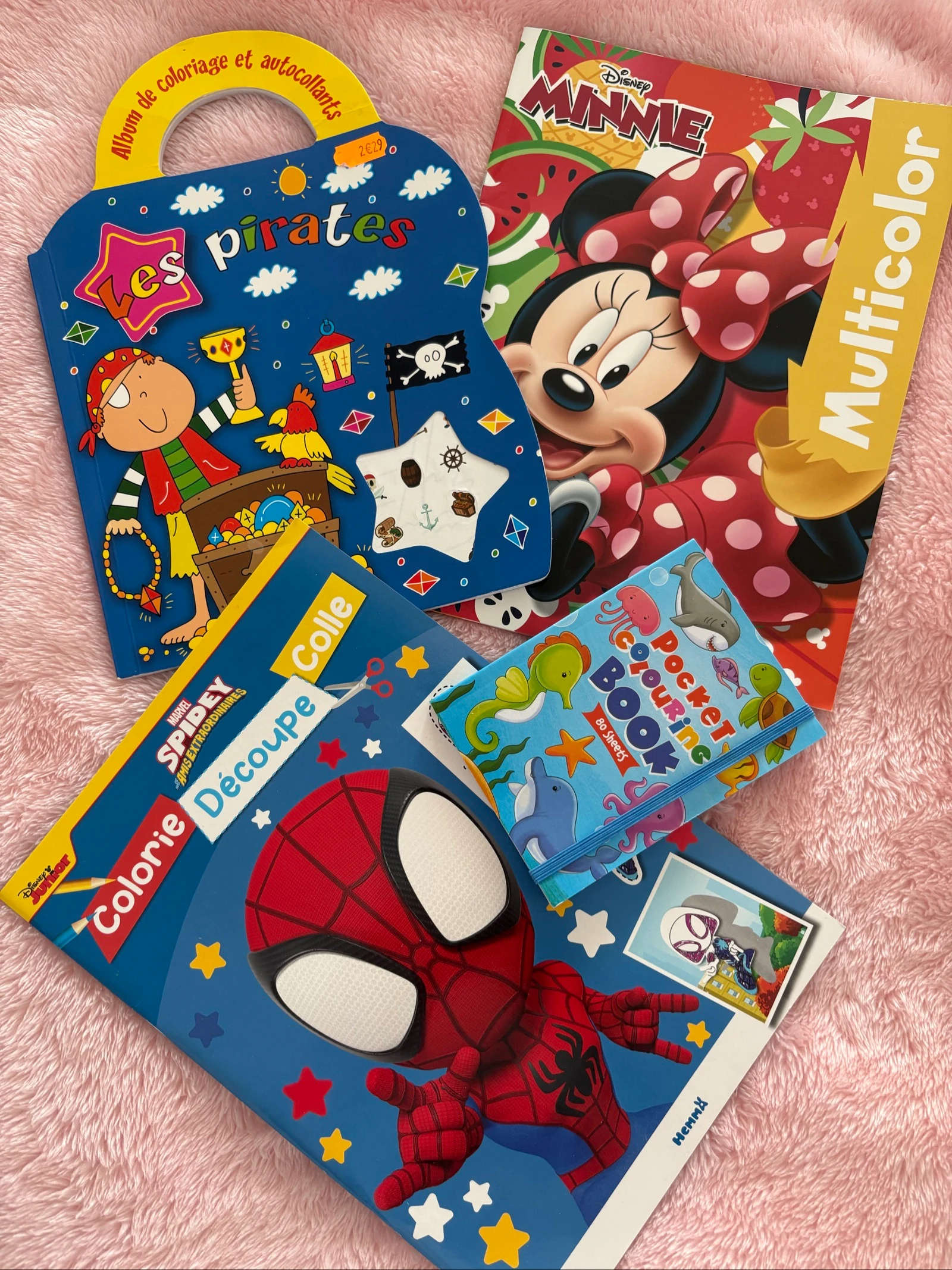 Lote de 4 livros de atividades e colorir (Spidey, Minnie, Piratas, Animais marinhos) – photo 15